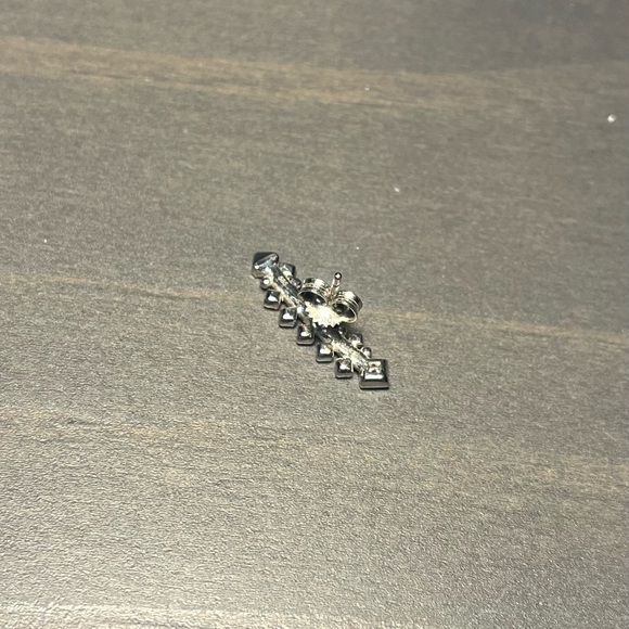 Single 14kt white gold and diamond Kendra Scott Indie ear climber earring - Picture 4 of 5